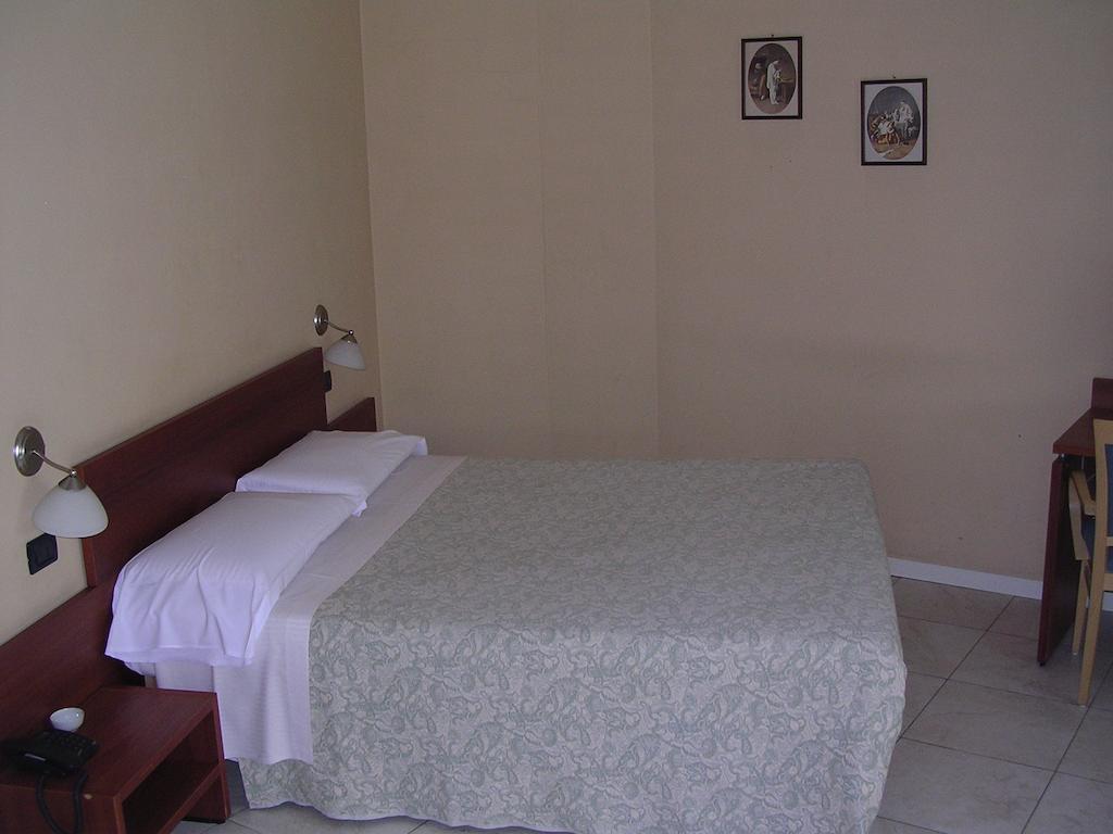Cerrutihotel Vercelli Room photo