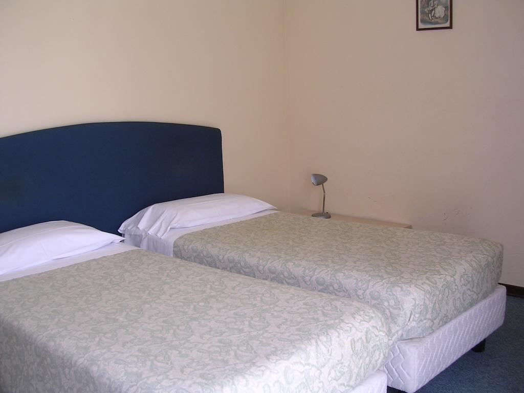 Cerrutihotel Vercelli Room photo